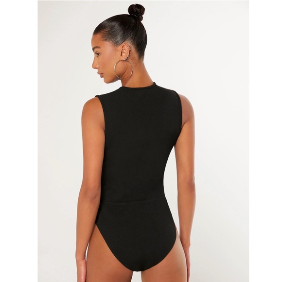 Black Sexy Sleeveless Bodysuit Deep Plunging V-Neck Cut - Picture 7 of 13
